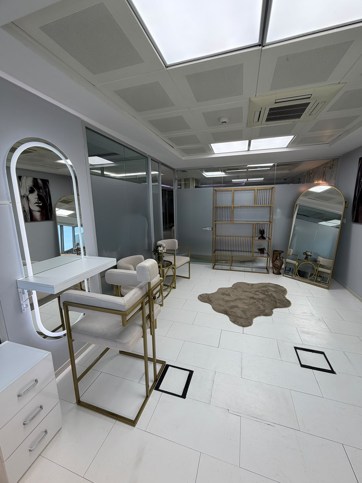 Salon iç mekan ve ayna alanı